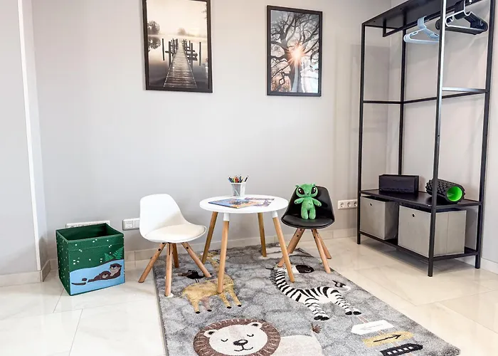 Wild&cozy Mit 160m2, Garage Und 2 Baeder Semesterbostad *