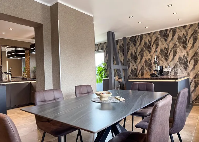 Wild&cozy Mit 160m2, Garage Und 2 Baeder Semesterbostad *